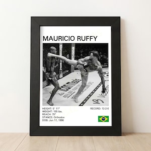 Peut inclure: Panneau en bois rustique avec l'inscription "Welcome to our home" en lettres blanches. Le panneau présente une finition vieillie et un design simple et accueillant, idéal pour la décoration d'entrée.