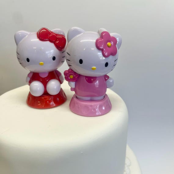 Pendentif Hello Kitty Mini Figurine Gâteau D'Anniversaire – Breloque Rare Collection Rose