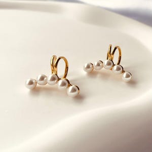 CLIP Earrings| Adjustable Ear Clip with Pearls| Ear Cuffs for Upper Ear| No Piercing Need| No Puncture Cartilage Pearl Earrings| Pearl Gift