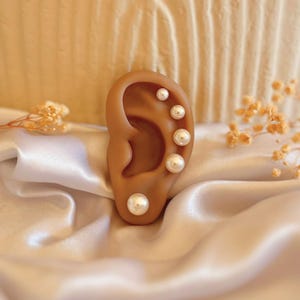 Pendientes de perlas de agua dulce en plata de ley: delicados y minimalistas