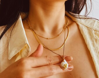 FIA Necklace| Baroque Pearl Layered Necklace| Set of 3 Necklaces| Layered Gold Chain| Vintage Rose Pendant| Natural Pearl Pendant