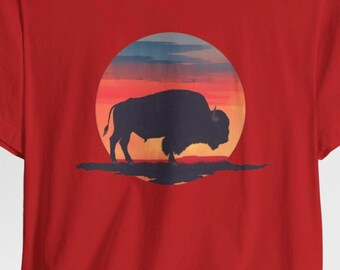 Camiseta de búfalo / Camiseta de bisonte / Camiseta para amantes de los búfalos / Atardecer / Ropa de animales salvajes / Camiseta de animales / Regalo / Naturaleza / Camiseta del oeste / Camiseta campestre