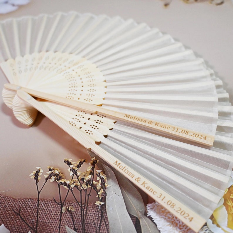 White Engraved Personalised Silk Wedding Fans, Bulk Personalised Wedding Bridal Party Favors Special Event Fans ummer Wedding, Rustic Favors zdjęcie 3