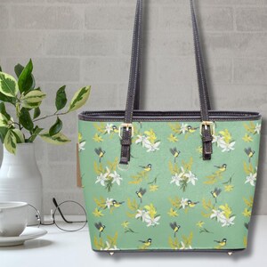 Bolso tote bohemio de piel vegana de tamaño mediano con diseño de pájaro amarillo, bolso tote floral para mujer