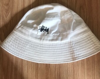 Stussy bucket hat white with black logo - Brand new