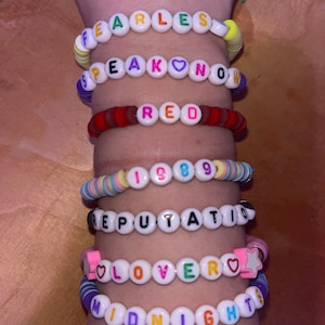 "Geheimnisvolle ""Taylor Swift Eras"" Armband."