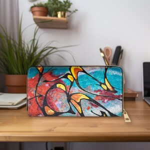 Cartera con cremallera; cartera de diseño, cartera clutch, cartera de arte abstracto, regalo para ella, piel sintética, llamativa cartera de mujer - Truchas 1