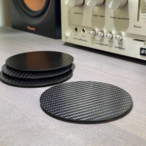 4x Stora Kolfiberunderlägg Set Stora för dryckesflaskor glas ölunderlägg kaffe kök kontor garage man cave barbord