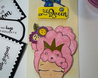 Rainha. Chique. Feito em cartolina com etiqueta especial. Selo de Julie Nutting. Personalizado, único, carimbado e remendado em papel.