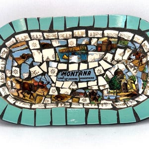 Bol en bois mosaïque vintage Montana « Terre des montagnes scintillantes », avec le Capitole d'Helena, Yellowstone, Glacier et les symboles de l'État.