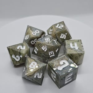 Rokugan (Legend of the Five Rings) - Würfelsets handgemacht aus einer echten Landkarte, für DnD, Pathfinder, The One Ring, und andere Table Top RPGs