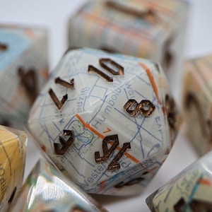 Chicago (1967) - 7 Stück Handgefertigtes Würfel Set aus einer echten Landkarte für Pathfinder, D&D, Call of Cthulhu und andere Table Top Rollenspiele