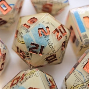 Czechoslovakia (1963) - 7er Würfel Set Handgefertigt aus echten Karten für DnD, Pathfinder, Call of Cthulhu, und andere Table Top RPGs
