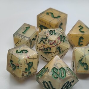 AAF-luchtvaartkaart van Spaans/Franse grens (1945) - 7-delige dobbelstenenset, handgemaakt van echte kaarten voor DnD, Pathfinder en andere tafel-RPG's
