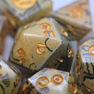 Mittelerde - Handgefertigte Würfelsets aus einer echten Landkarte für DnD, Pathfinder, The One Ring, und andere Table Top RPGs