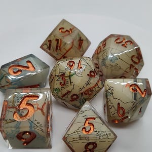 Turn of Cthulhu (1938) - 7 Stück handgefertigtes Würfelset aus echten Karten für DnD, Pathfinder, Call of Cthulhu und andere Table Top RPGs