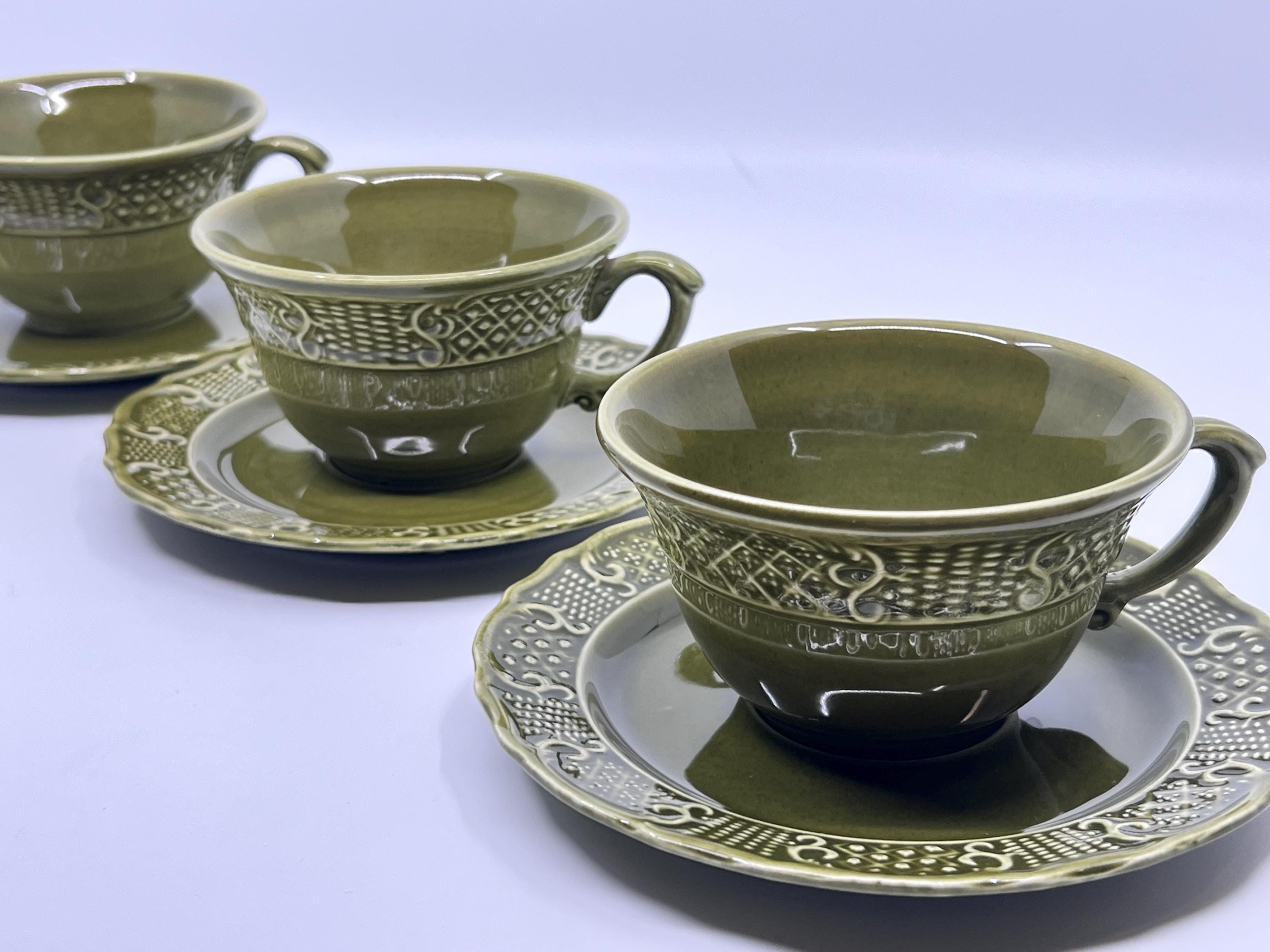 Moorland Pottery - Proud To Be Stroud Cups And Mugs, In A Shop In The Town Centre Stroud Gloucestershire England Uk Image477262937