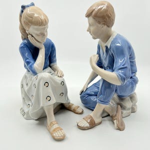 Andrea Sadek Pensive Figurines / Teenage Boy and Girl Sitting Statue/ Porcelain Figurines Japan