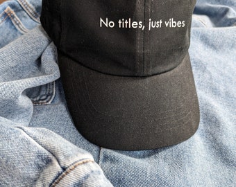 Kappe Cap "No titles, just vibes'" black schwarz