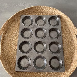 Early Vintage 1950&#39;s English &quot;TALA&quot; muffin tin
