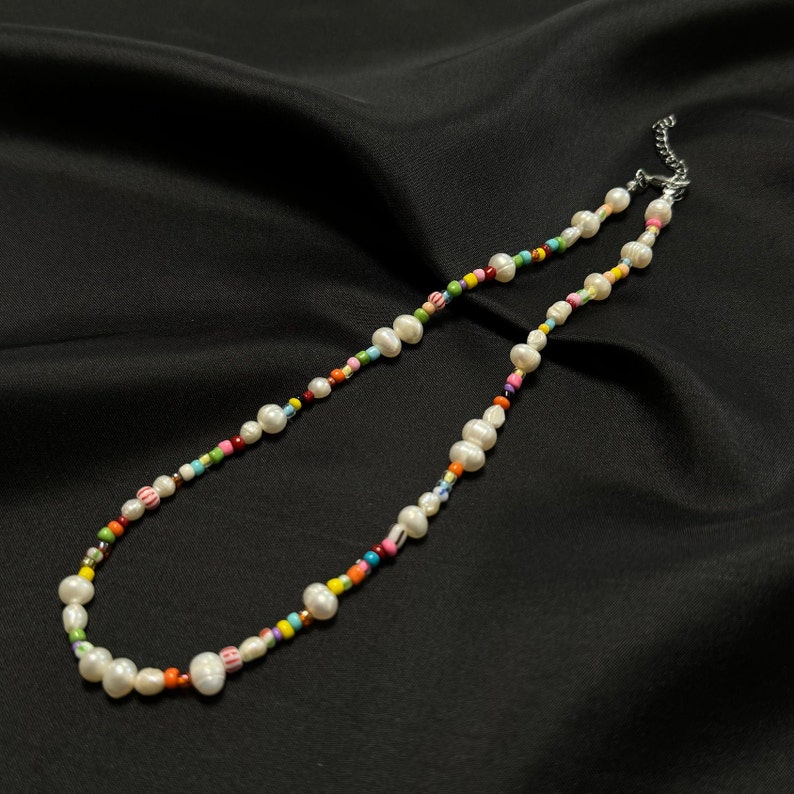 SPRING bunte Perlenkette mit Süßwasserperlen Bild 2