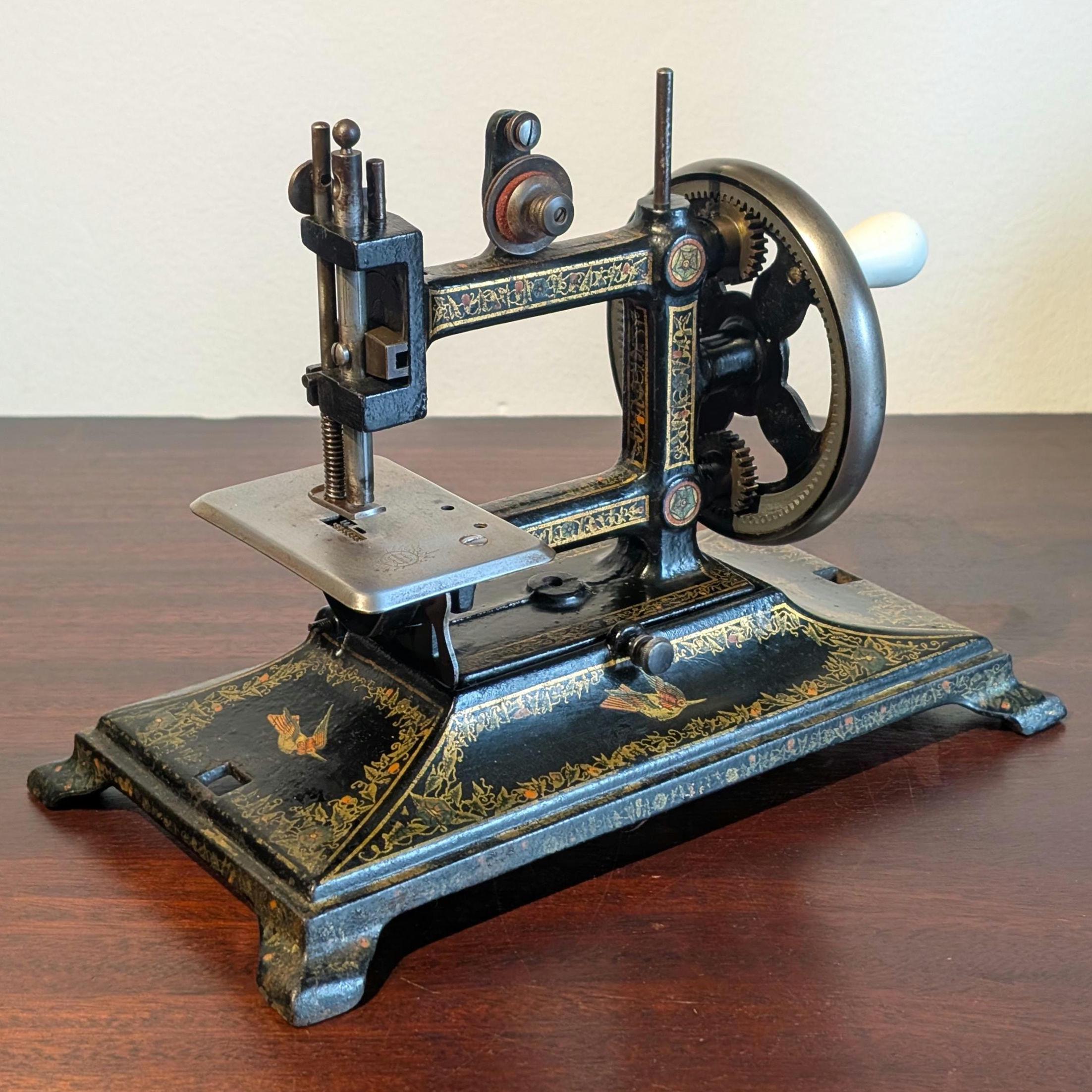 1884 Bremer & Bruckmann Kolibri Antique Chain Stitch Hand Crank
