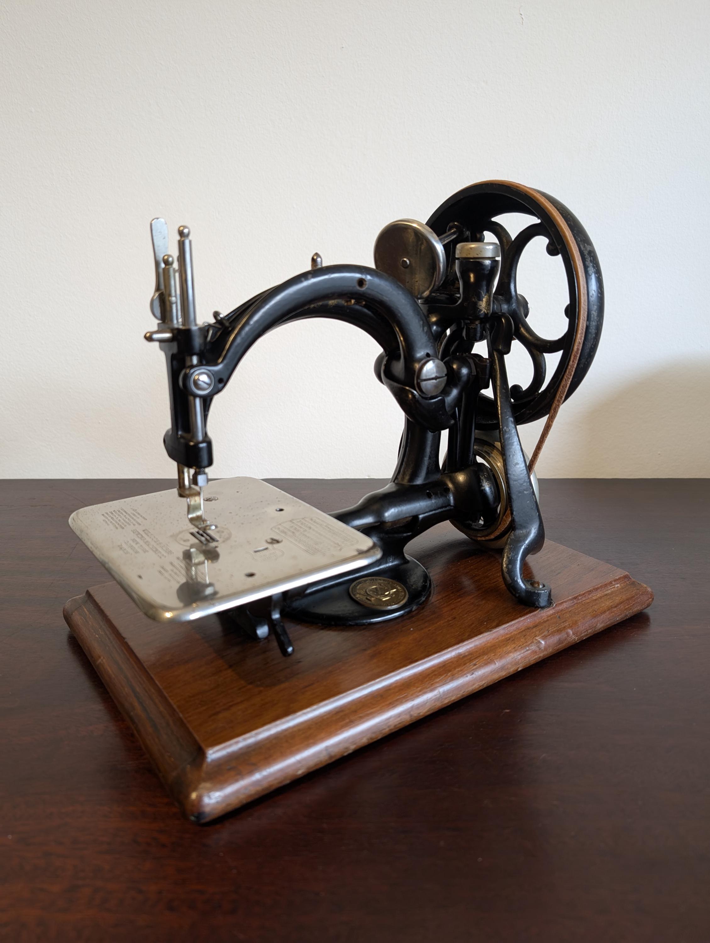 Antique Willcox & Gibbs Sewing Machine: 1900s Cast Iron Chain