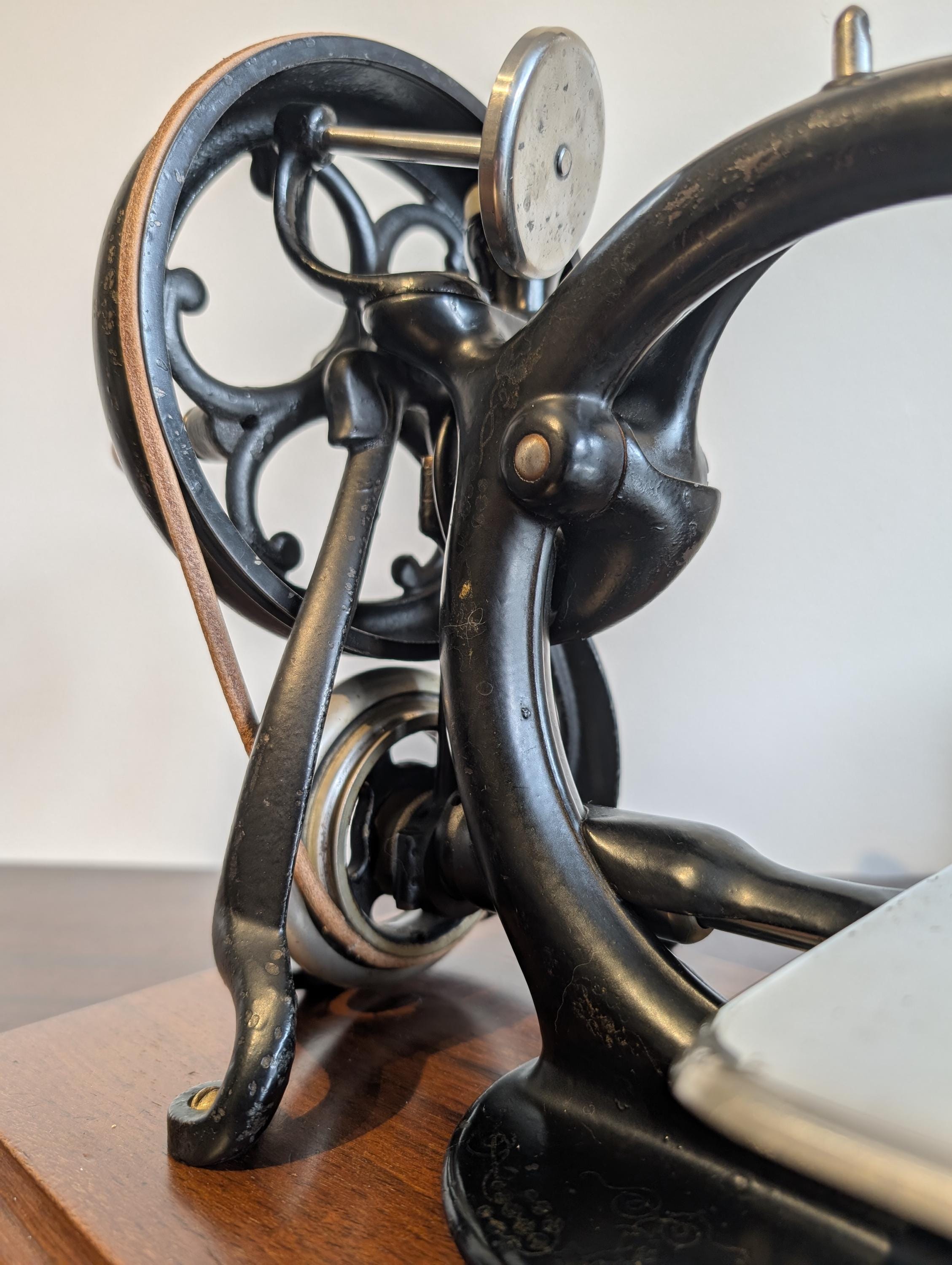 Antique Willcox & Gibbs Sewing Machine: 1900s Cast Iron Chain