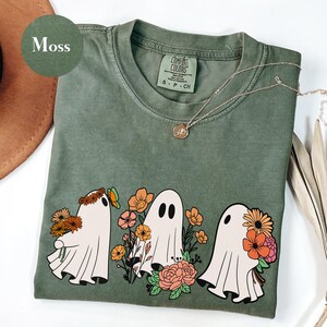 Whimsical Ghosts Floral T-Shirt, Retro Floral Ghost Shirt, Cute Spooky Halloween Tee, Vintage Aesthetic Ghost Shirt, Comfort Colors Shirt