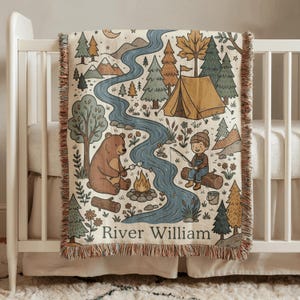 Manta personalizada de aventura de camping, manta tejida con diseño de bosque, regalo infantil con diseño de oso pescando para la habitación del bebé niño