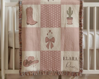Manta tejida personalizada de vaquera para bebé, manta con nombre para guardería del oeste, botas rosas con lazo, cactus, patchwork, regalo para baby shower.