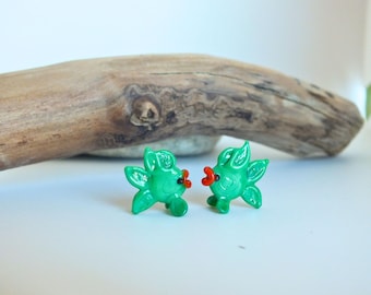 Handmade Mini Glass Fish Figurine: Green & Red Aquarium Decor