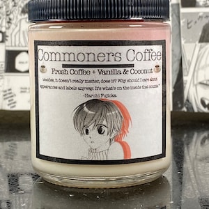Café dos Plebeus || Haruhi Fuijoka || OHSHC || Vela de Anime Feita à Mão || 8oz || + Opção de Carta