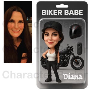 カスタムアクションフィギュア バイクライダー、漫画風ユーモア、パーソナライズされた女性バイカーおもちゃ箱、アクションフィギュアに変身、女性ライダーPNG