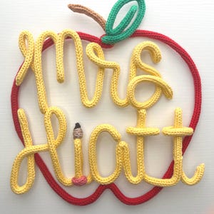 Personalized knit wire Apple teacher sign