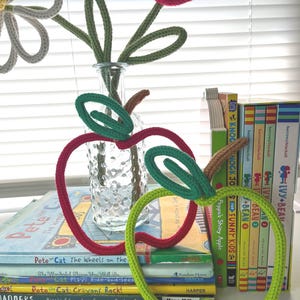 Apple Knit Wire Sign