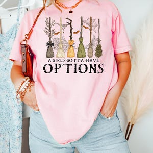 A Girl Gotta Have Options Sweatshirt, Retro Halloween T Shirt, Witches Halloween Shirt, Spooky Season Feeling Witchy Shirt, Trendy Halloween Bild 5