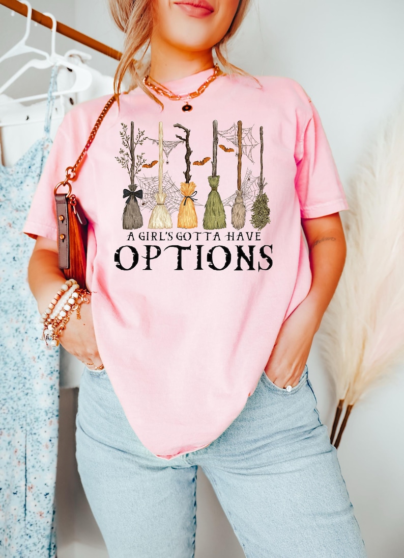 A Girl Gotta Have Options Sweatshirt, Retro Halloween T Shirt, Witches Halloween Shirt, Spooky Season Feeling Witchy Shirt, Trendy Halloween Bild 5