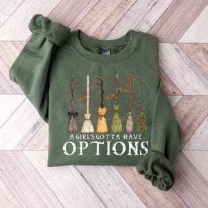 A Girl Gotta Have Options Sweatshirt, Retro Halloween T Shirt, Witches Halloween Shirt, Spooky Season Feeling Witchy Shirt, Trendy Halloween Bild 4