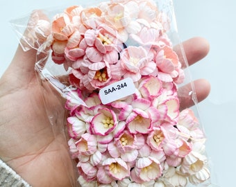50 flores de papel de morera con flores de cerezo. Elija entre mezcla de melocotón y rosa o champán rosado.