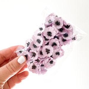 50 fiori di carta di gelso papavero in lilla su steli di filo metallico - Fiori di carta - Gelso - Papaveri di carta viola chiaro, Papaveri viola - ITEM 2395