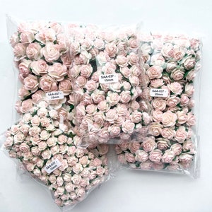 50-100 fiori di carta di gelso rosa aperti in rosa e bianco -SCEGLI LA MISURA- Rose di carta - Rose aperte rosa chiaro fiore di carta rosa da 10 mm a 25 mm