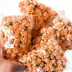 100 fiori di carta di gelso rosa aperta in arancione - 10-25 mm - SCEGLI LA TAGLIA - Rose di carta - Rose di carta arancioni, Rose arancioni, Piccole rose arancioni
