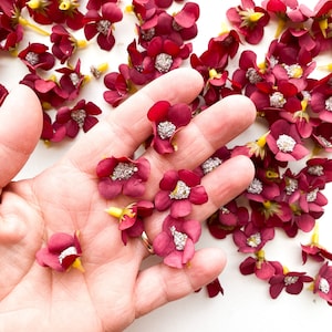 50 piccoli fiori in vino rosso, marrone - fiori di melo rosso, piccoli fiori rossi - fiori artificiali - fiori rossi - ITEM 1501