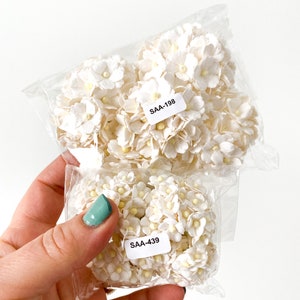 100 fiori di carta Sweetheart Blossoms normali o mini in bianco - Fiori di carta Sweetheart Blossoms bianchi, fiori di carta bianchi, fiori bianchi