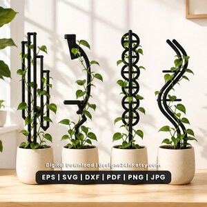 Puede incluir: Cuatro enrejados negros para plantas en macetas claras, cada uno sosteniendo una enredadera verde. Los diseños incluyen barras verticales, un marco curvo, círculos apilados y una estructura ondulada. Texto: Digital Download | designs24hr.etsy.com EPS | SVG | DXF | PDF | PNG | JPG
