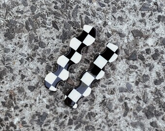 Checkered Wave Clips