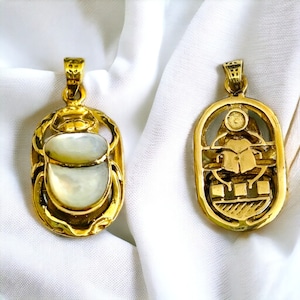Pingente de madrepérola com escaravelho dourado – Colar egípcio da sorte