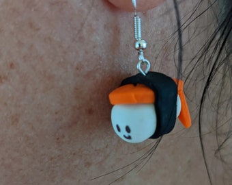 Pendientes de sushi hechos de arcilla, pendientes de nigiri kawaii para bebés, comida linda cuelgan con alambres de acero hechos a mano.