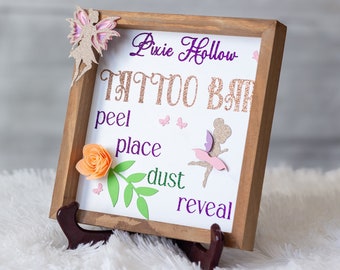 Letrero de madera para barra de tatuajes con temática de bosque encantado / Letrero de madera para fiesta de cumpleaños con temática de hadas / Barra de tatuajes con temática de bosque / Barra de tatuajes Pixie Hollow